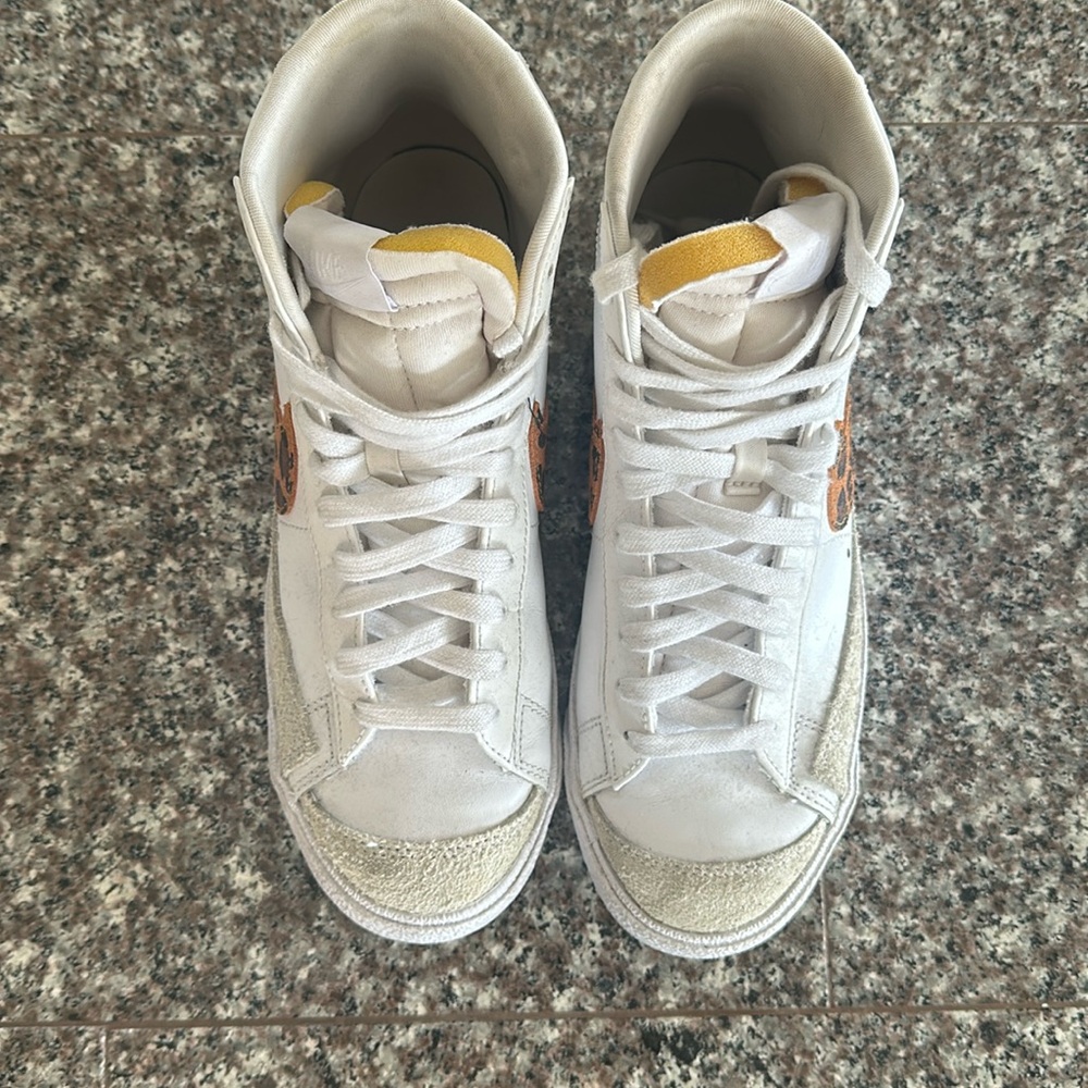NIKE Women’s Blazer Mid ‘77